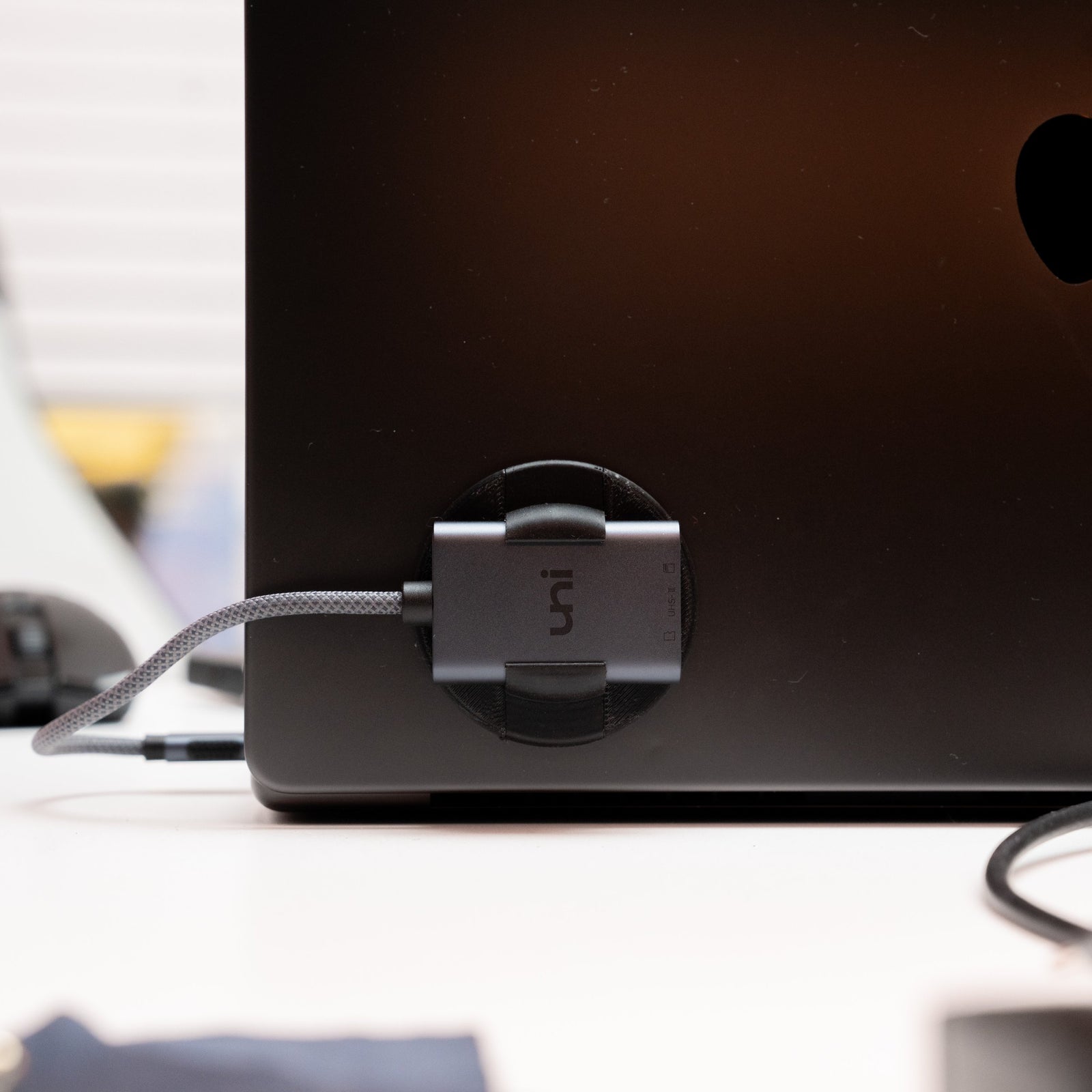 MagDock Expand Grip for uni SD 4.0 UHS-II Card Reader