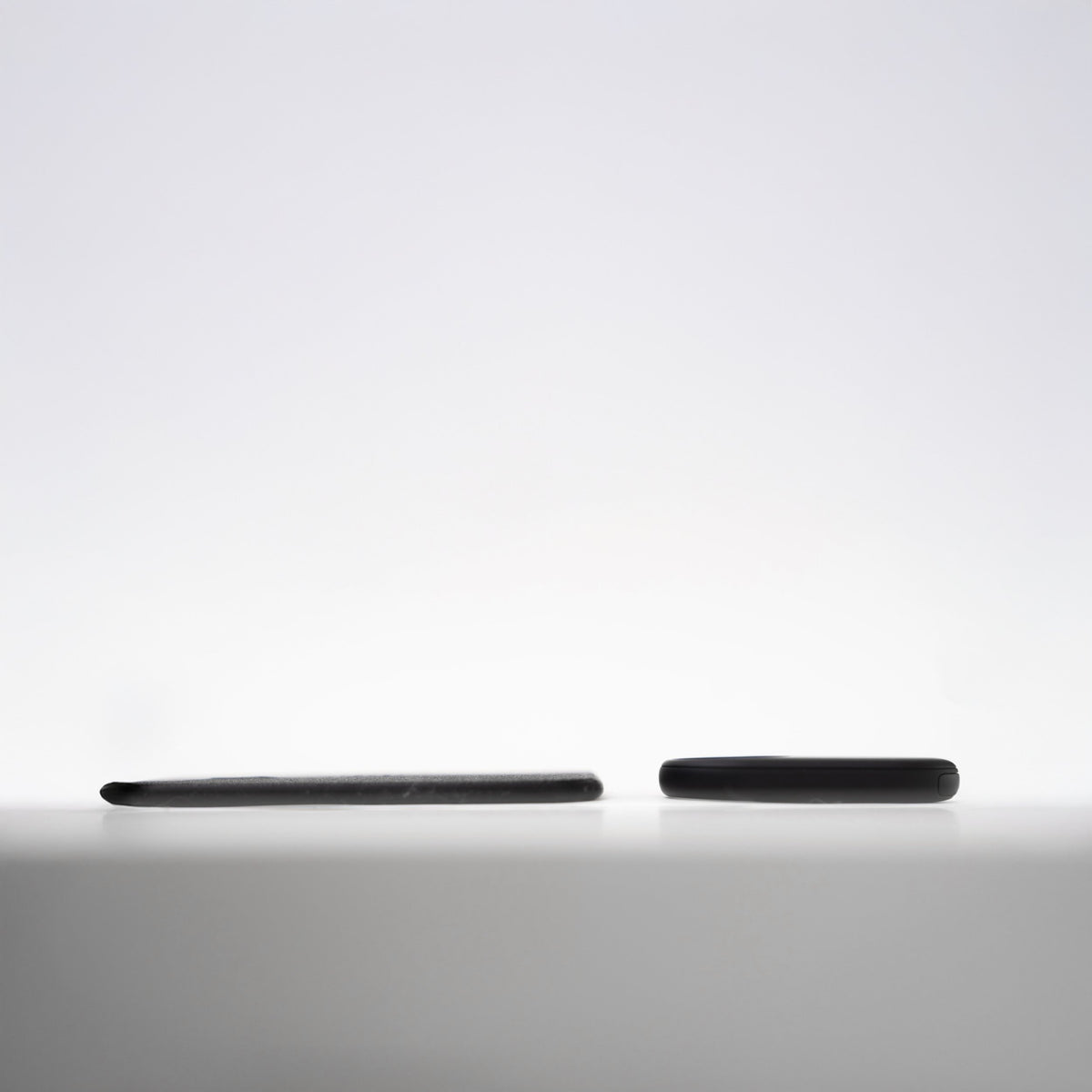 Ultra-Thin Wireless Charging Wallet Tracker (Samsung SmartTag2)