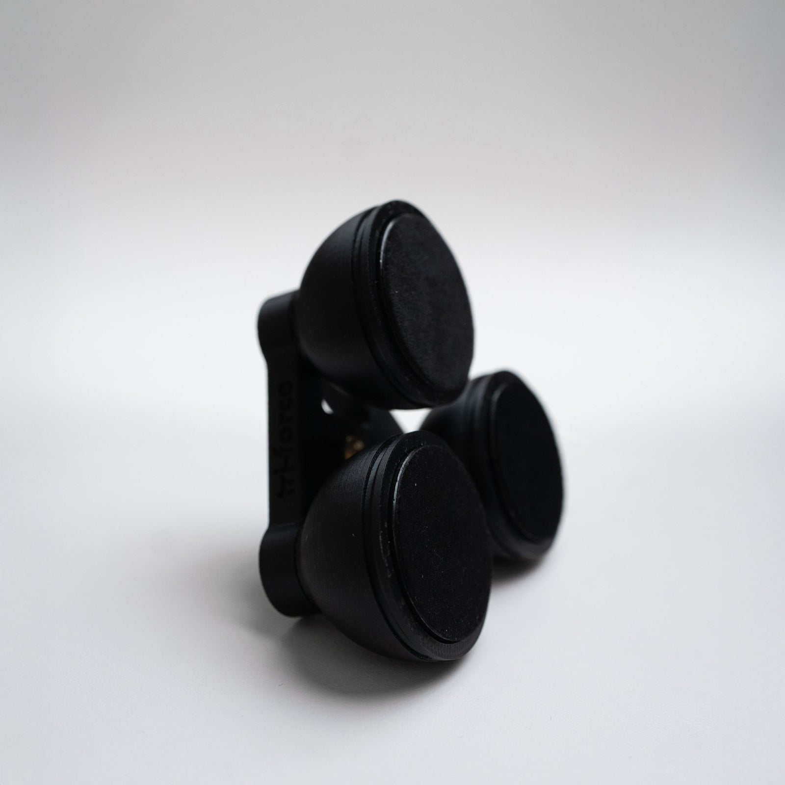 Acorns Tri-Force Hub for Male 1/4-20 Magnets