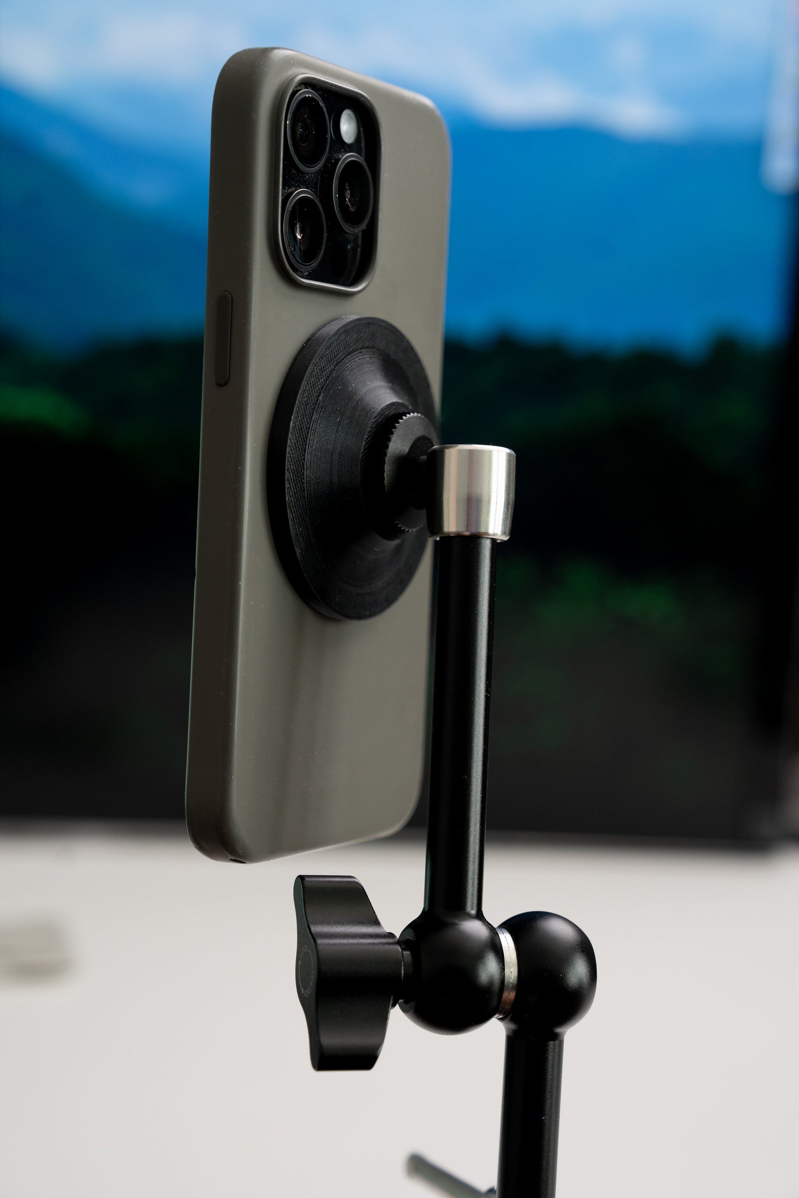 MagSafe 1/4-20 Puck  (iPhone Mount)