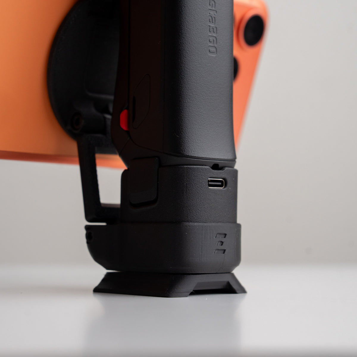 MagDock Slim Phone Mount for Insta360 Luna/Luna Ultra