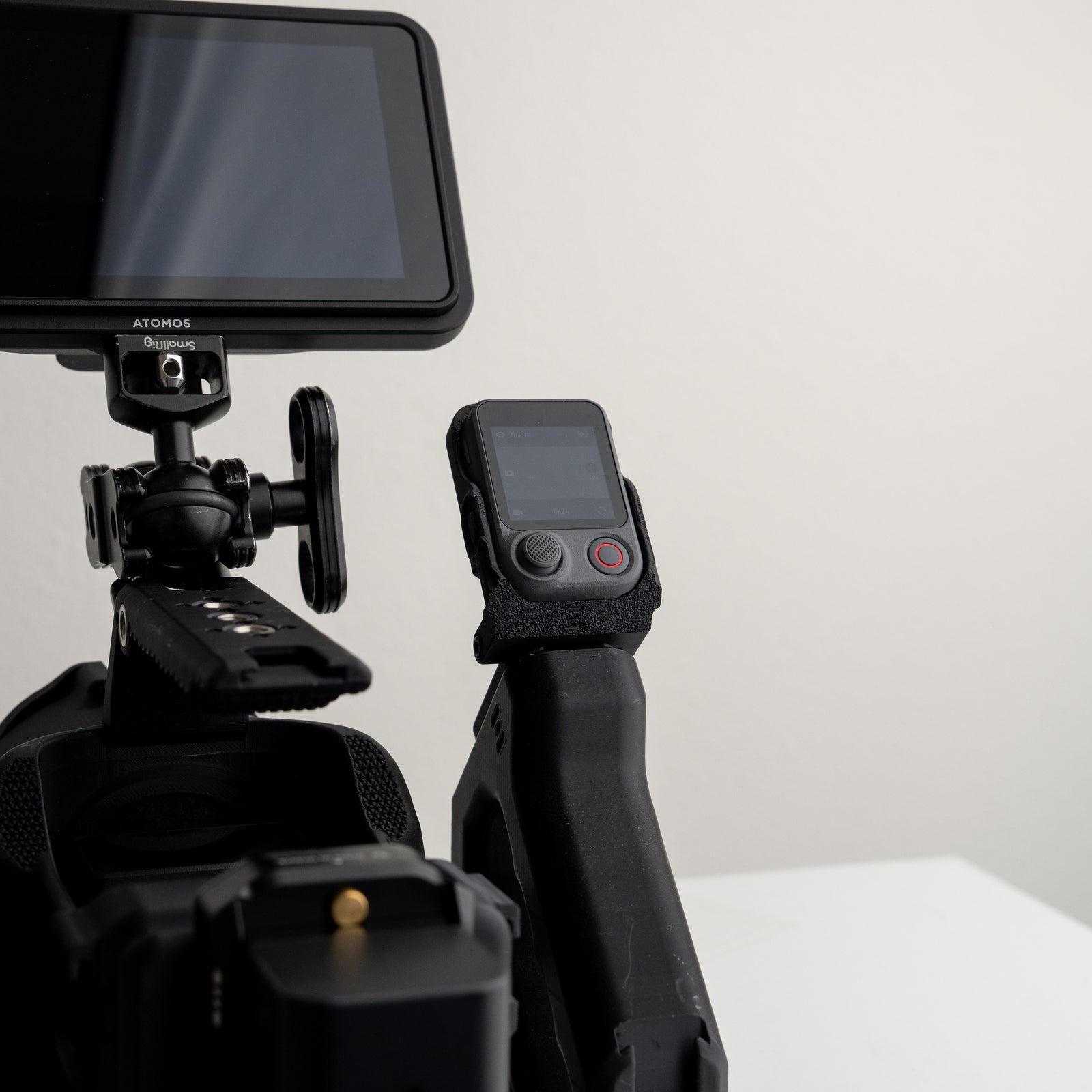 Tilting 1/4-20 Mount (Male) for DJI OSMO Pocket 4P FrameTap Screen