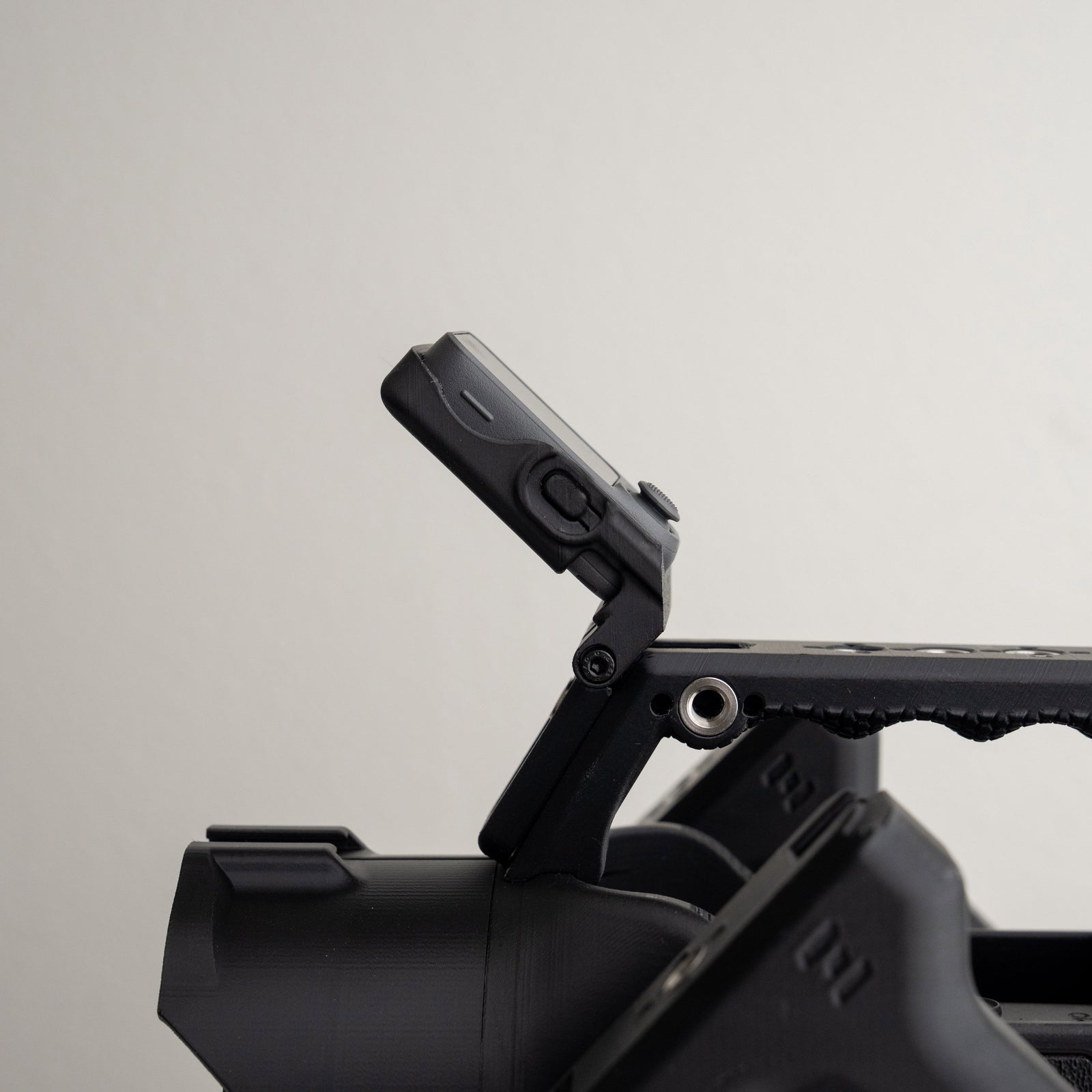 Tilting 1/4-20 Mount (Male) for DJI OSMO Pocket 4P FrameTap Screen