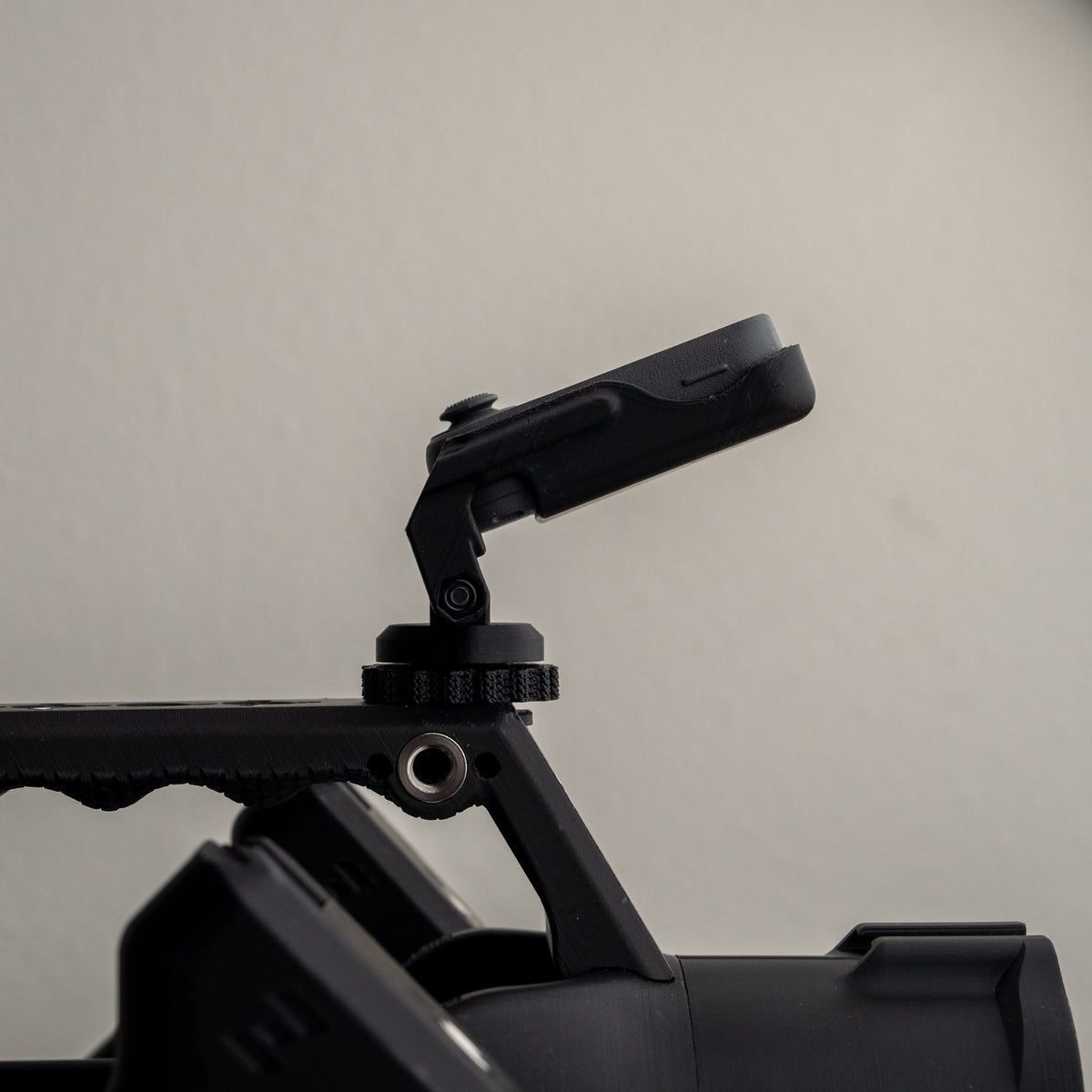 Tilting Cold Shoe Mount for DJI OSMO Pocket 4P FrameTap Screen